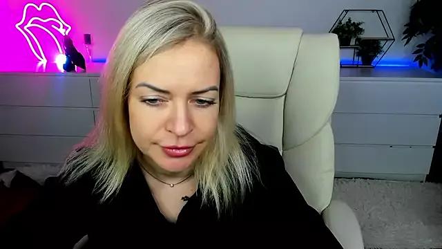 Anna_Snows from StripChat