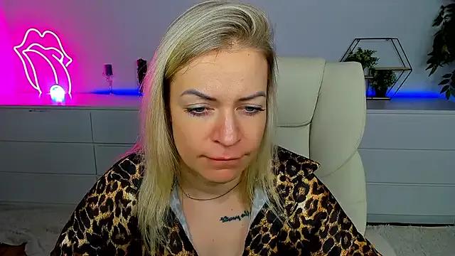 Anna_Snows from StripChat