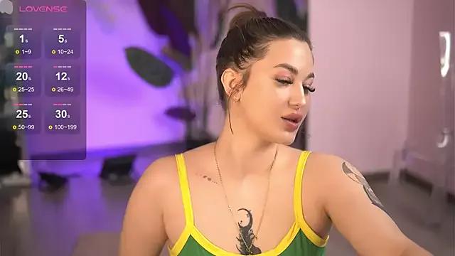 AryaDeluna from StripChat