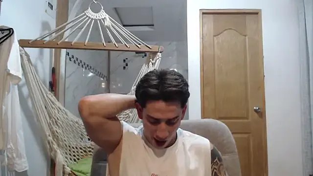 AteneoJr from StripChat