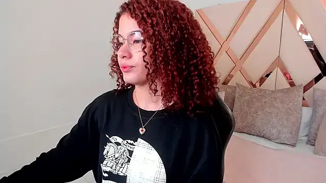 avrilwaynee from StripChat