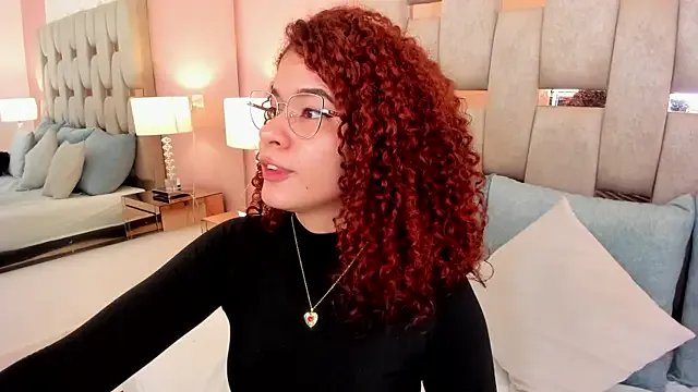 avrilwaynee from StripChat