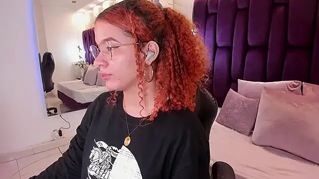 avrilwaynee from StripChat