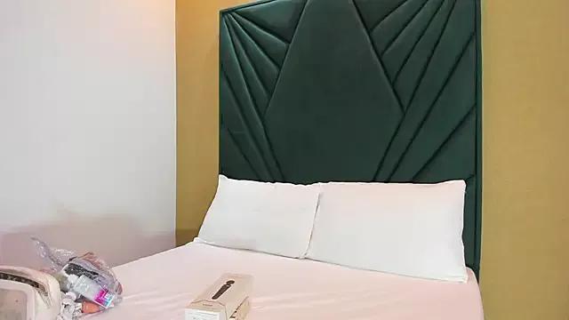 Bellalumi from StripChat