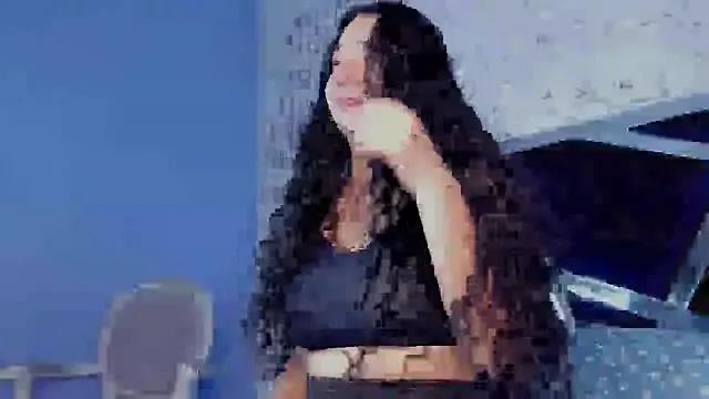 BellaSwwan from StripChat