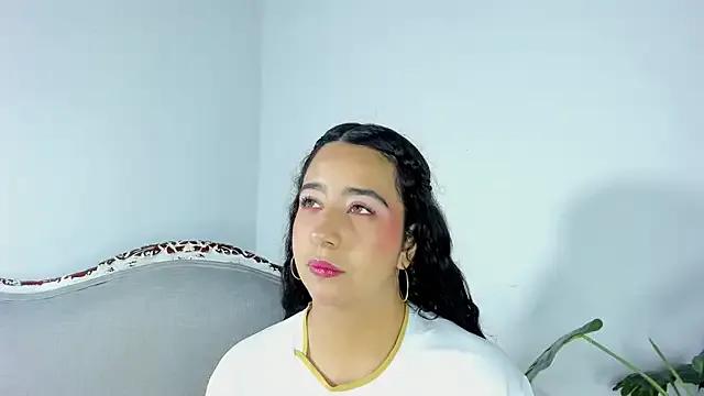 BellaSwwan from StripChat