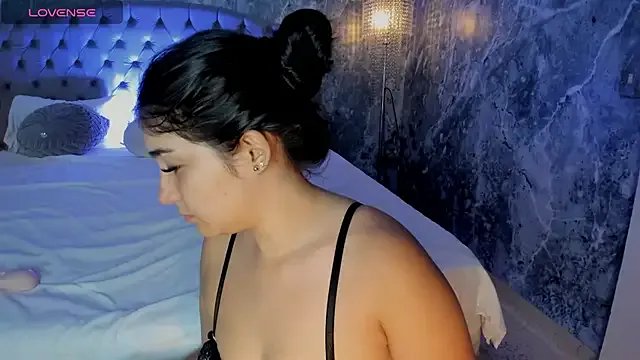 Belliinda_21 from StripChat