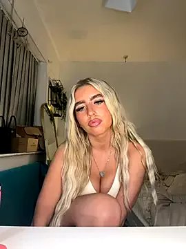 BlondeBetty from StripChat