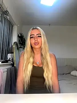 BlondeBetty from StripChat