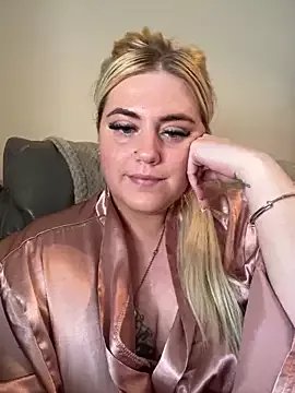 Blondiee3088 from StripChat