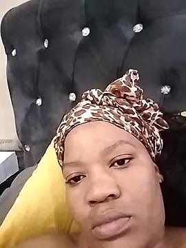 CaramelBoootie from StripChat