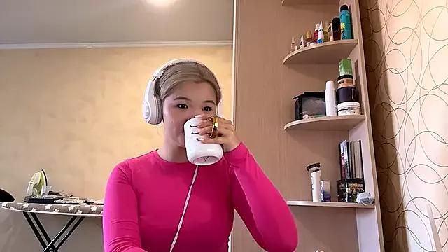 CarolannSide from StripChat
