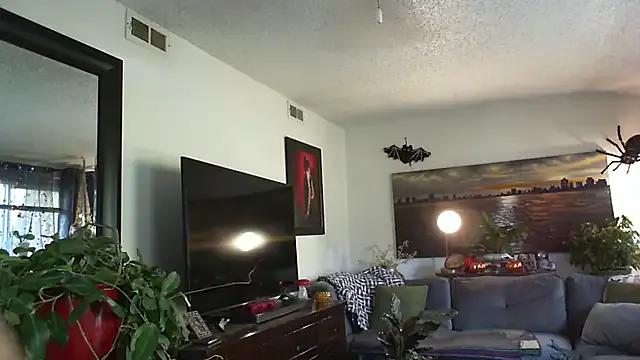 CeceilaMoon from StripChat