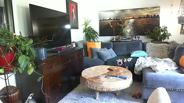 CeceilaMoon from StripChat