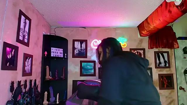 Naked Room cherryy_bombshelll 
