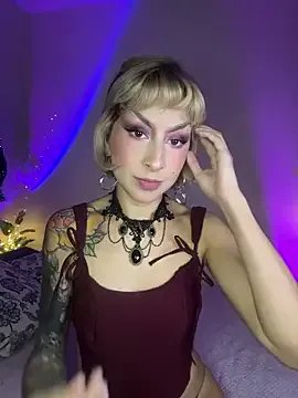 Cinamoonn from StripChat