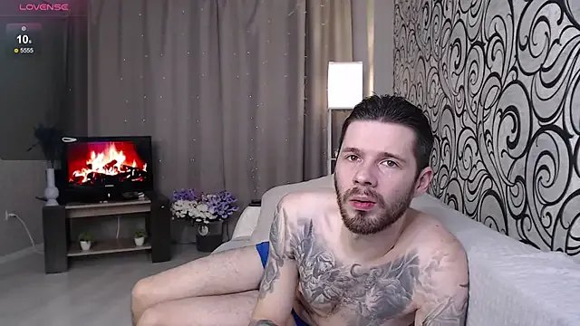 coupleeyess from StripChat