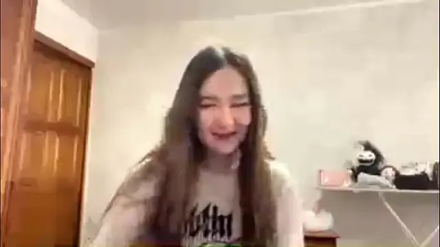 CrunchBerries from StripChat