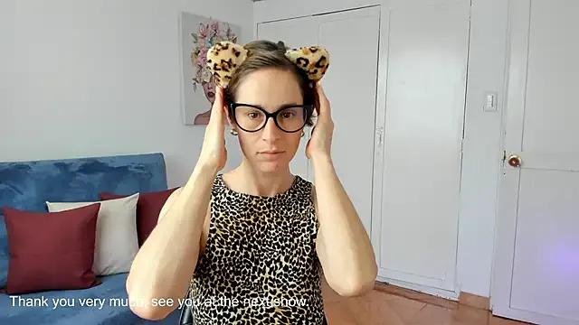 Cuddlingbunny from StripChat