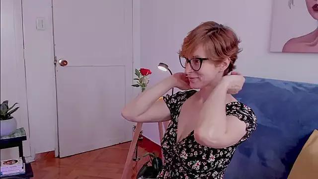 Cuddlingbunny from StripChat