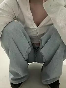 Cumonmme from StripChat is Freechat