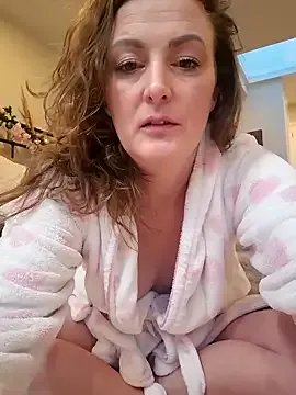 cumtomama from StripChat