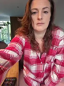 cumtomama from StripChat