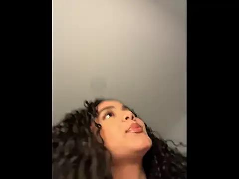 Curlyierr from StripChat is Freechat