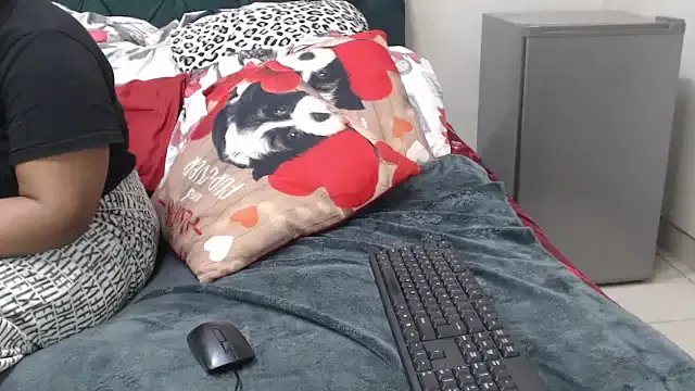 CurveyChocClitX5 from StripChat