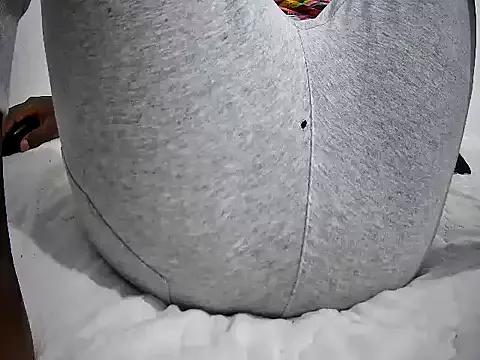 dadys_toy from StripChat