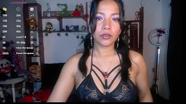 Dakota_ro from StripChat