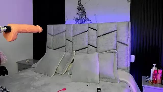 Naked Room daniiphoeniixx 