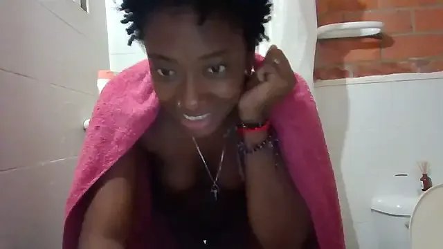 DarkHoneyy from StripChat