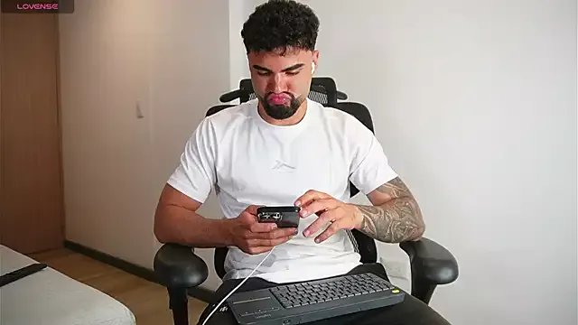 Derek_w from StripChat