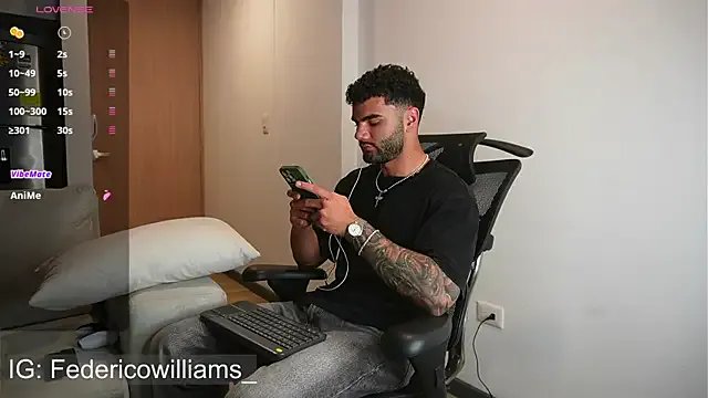 Derek_w from StripChat