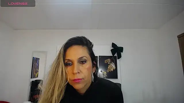 DianaPearls from StripChat