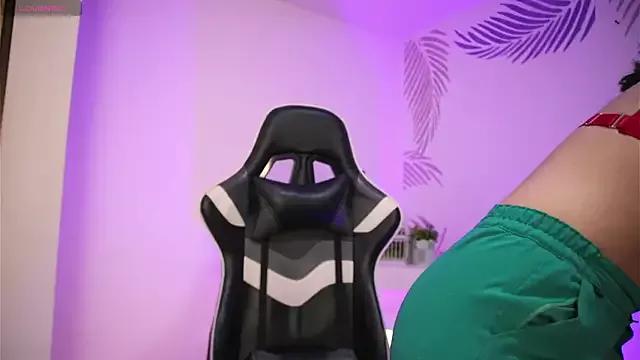 dianebleu from StripChat is Freechat