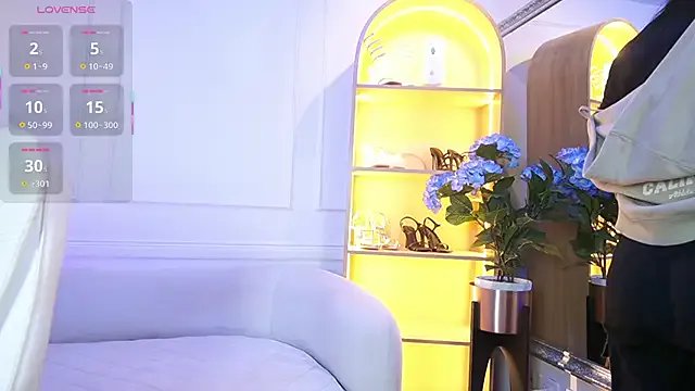 elasummer from StripChat