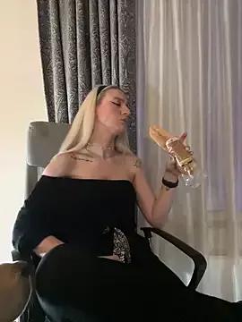 Ella_Charm from StripChat