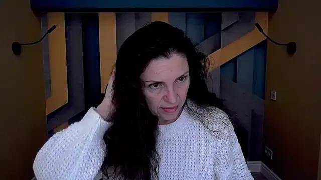 EllaLong from StripChat