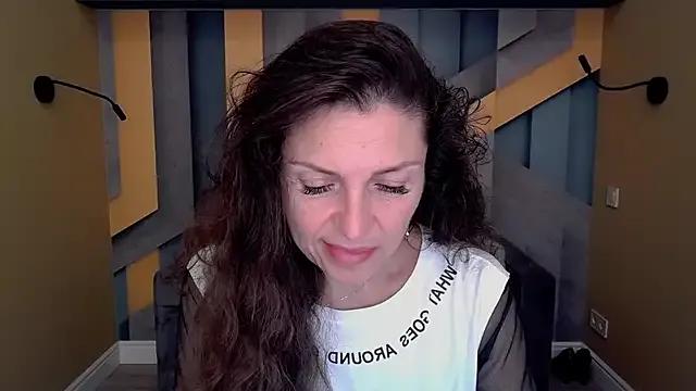 EllaLong from StripChat