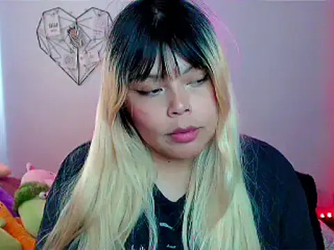 EllieMoonX from StripChat