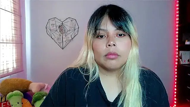 EllieMoonX from StripChat