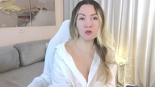 ElyaSoftTemptation from StripChat