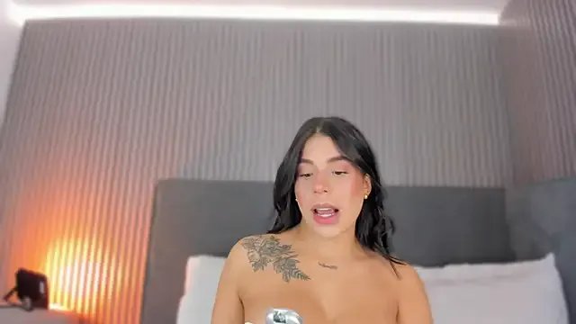 emelie_89 from StripChat