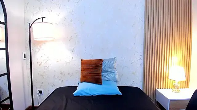 emeraldbell from StripChat