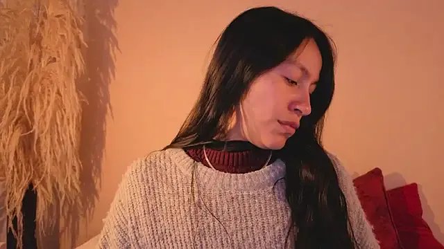 EmiGomez_ from StripChat