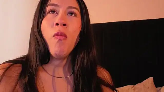 EmiGomez_ from StripChat