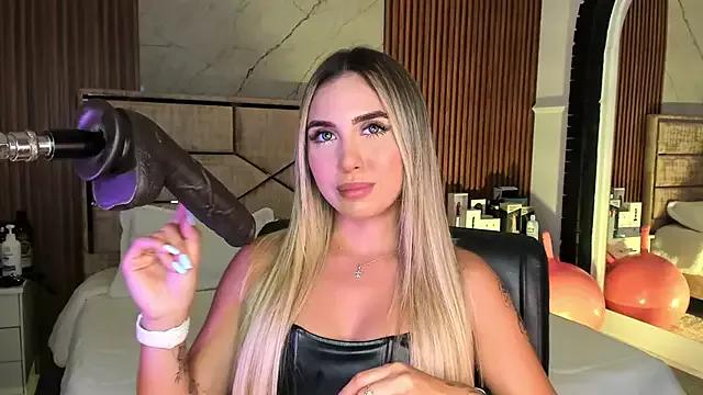 EmiilyHendriixx from StripChat is Freechat