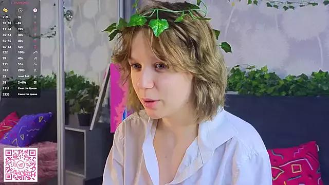 EmiliSaren from StripChat